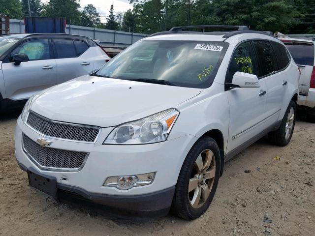 1GNLVHEDXAS133628 - 2010 CHEVROLET TRAVERSE L WHITE photo 2