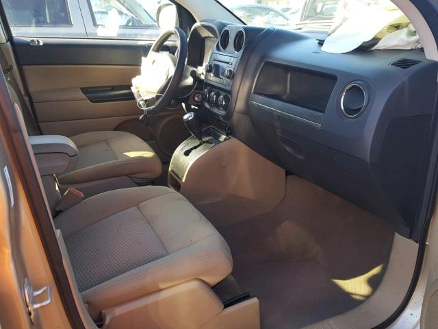 1J4NF4FB2AD503733 - 2010 JEEP COMPASS SP 金色 照片 5