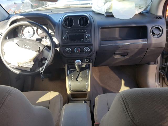 1J4NF4FB2AD503733 - 2010 JEEP COMPASS SP 金色 照片 9