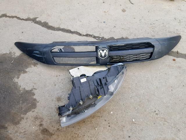 ZFBERFAB7H6D57298 - 2017 RAM PROMASTER 白色 照片 9