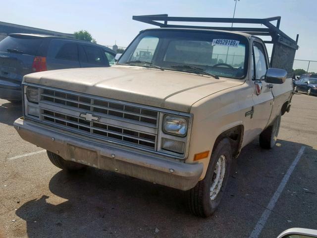 1GCGC24M3GJ179816 - 1986 CHEVROLET C20 TAN photo 2