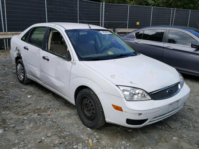 1FAFP34N35W127753 - 2005 FORD FOCUS ZX4 WHITE photo 1