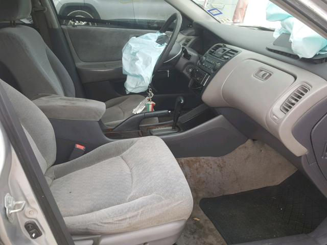 1HGCF86611A070335 - 2001 HONDA ACCORD VAL SILVER photo 5