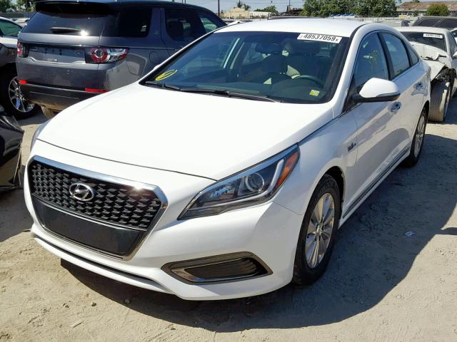 KMHE24L39HA068926 - 2017 HYUNDAI SONATA HYB WHITE photo 2