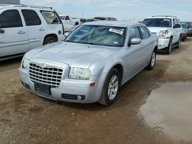 2C3JA53G85H685332 - 2005 CHRYSLER 300 TOURIN SILVER photo 2