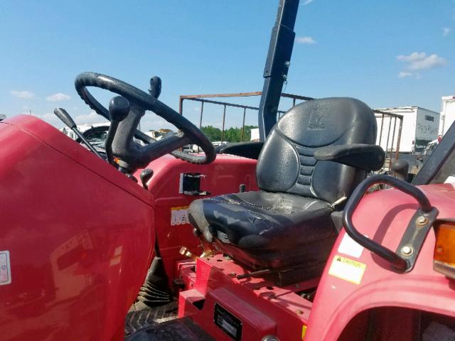 S30TY1629 - 2016 MAHINDRA AND MAHINDRA TRACTOR RED photo 5