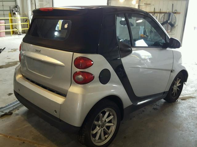 WMEEK31X88K197885 - 2008 SMART FORTWO PAS 银色 照片 4