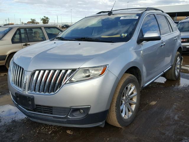 2LMDJ6JK8BBJ24679 - 2011 LINCOLN MKX SILVER photo 2