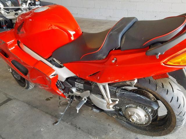 JH2RC4607WM002172 - 1998 HONDA VFR800 F1 RED photo 10