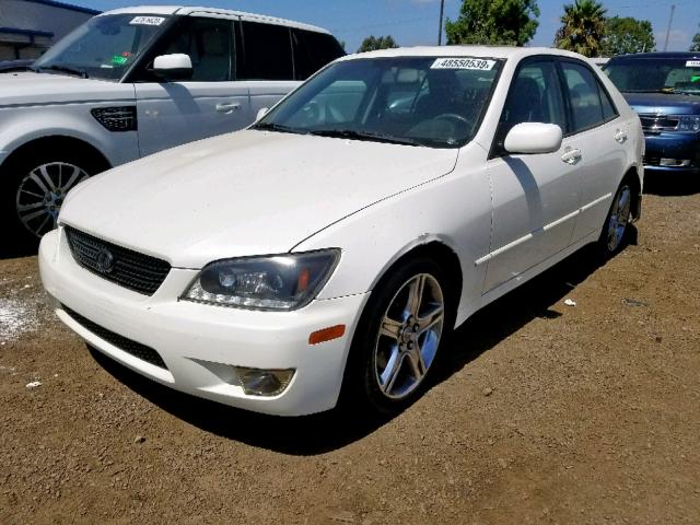 JTHBD192350098339 - 2005 LEXUS IS 300 WHITE photo 2