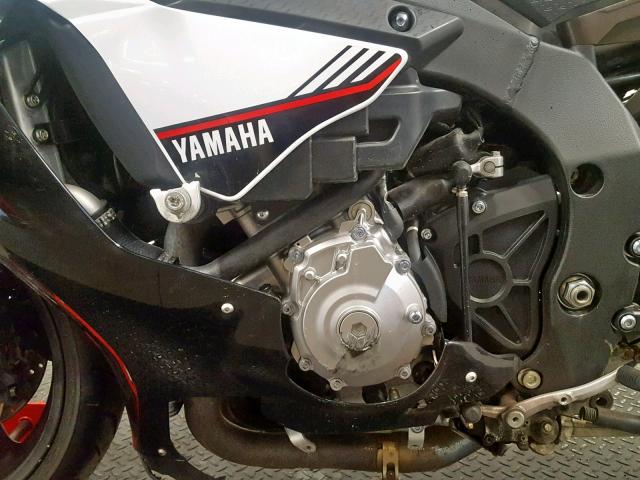 JYARN42EXGA000449 - 2016 YAMAHA YZFR1S WHITE photo 6