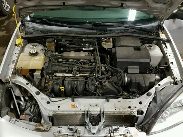 1FAFP34N55W257968 - 2005 FORD FOCUS ZX4 SILVER photo 7