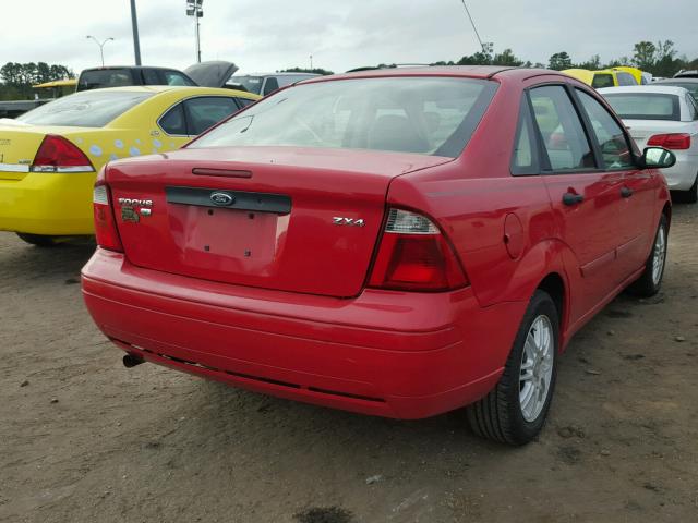 1FAFP34N76W111380 - 2006 FORD FOCUS ZX4 RED photo 4