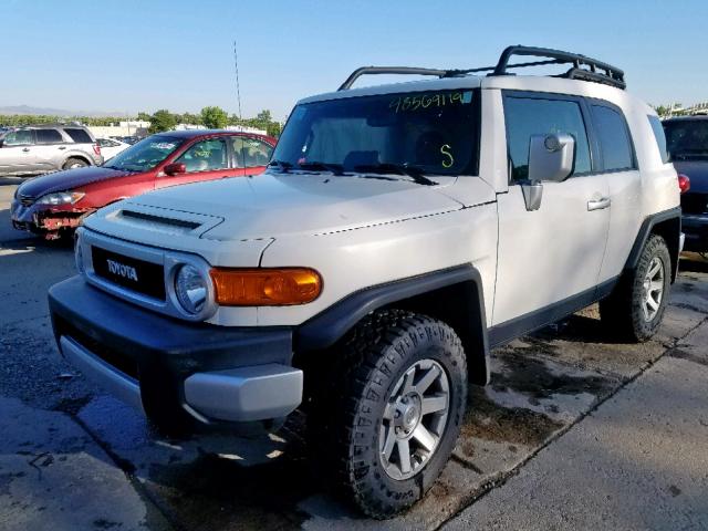 JTEBU4BF2EK182202 - 2014 TOYOTA FJ CRUISER WHITE photo 2