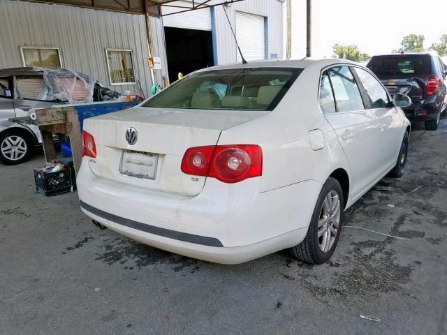 3VWEF71K77M139379 - 2007 VOLKSWAGEN JETTA WOLF WHITE photo 4