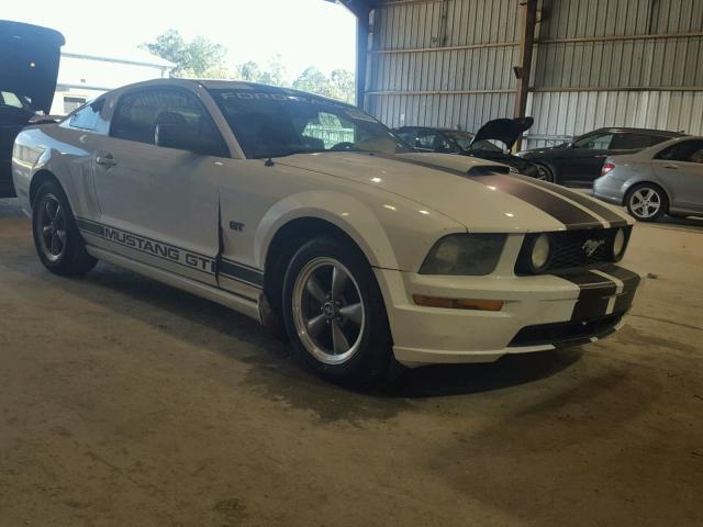 1ZVFT82H275235447 - 2007 FORD MUSTANG GT WHITE photo 1