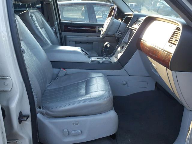 5LMFU28525LJ01470 - 2005 LINCOLN NAVIGATOR 白色 照片 5
