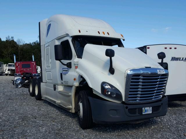 3AKJGLD50FSGE3006 - 2015 FREIGHTLINER CASCADIA 1 WHITE photo 1