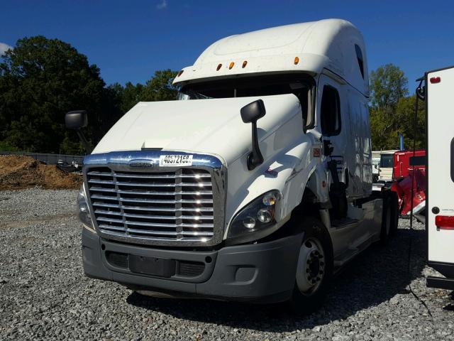 3AKJGLD50FSGE3006 - 2015 FREIGHTLINER CASCADIA 1 WHITE photo 2