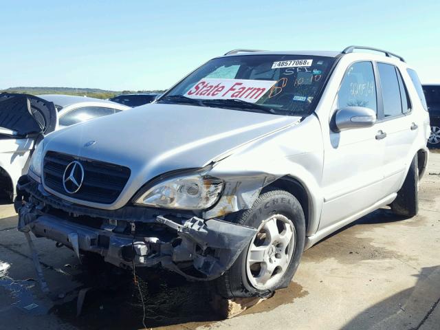 4JGAB54E22A366990 - 2002 MERCEDES-BENZ ML 320 SILVER photo 2