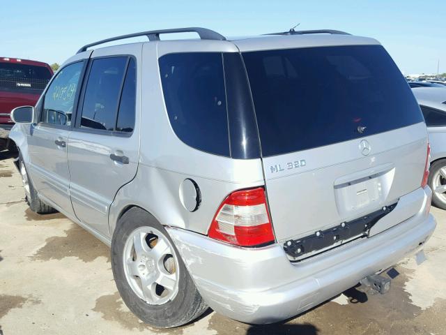 4JGAB54E22A366990 - 2002 MERCEDES-BENZ ML 320 SILVER photo 3