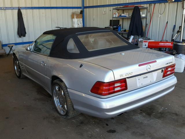 WDBFA68F71F197233 - 2001 MERCEDES-BENZ SL 500 SILVER photo 3