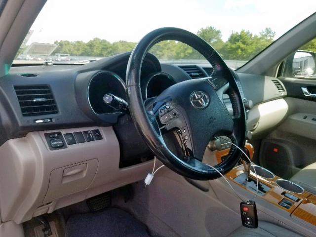 JTEEW44A682019758 - 2008 TOYOTA HIGHLANDER SILVER photo 9