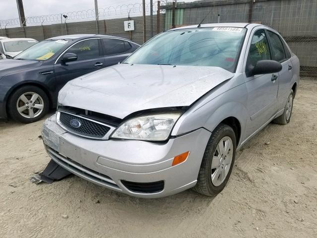 1FAFP34N27W302027 - 2007 FORD FOCUS ZX4 SILVER photo 2