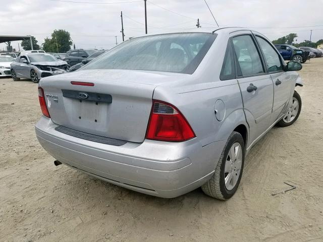 1FAFP34N27W302027 - 2007 FORD FOCUS ZX4 SILVER photo 4