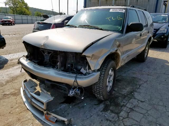 1GNDT13XX3K139382 - 2003 CHEVROLET BLAZER SILVER photo 2