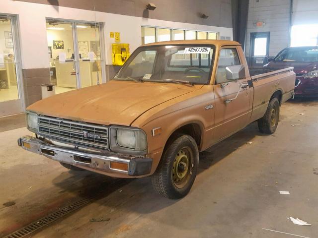 JT4RN44D4D1116072 - 1983 TOYOTA PICKUP 1/2 TAN photo 2