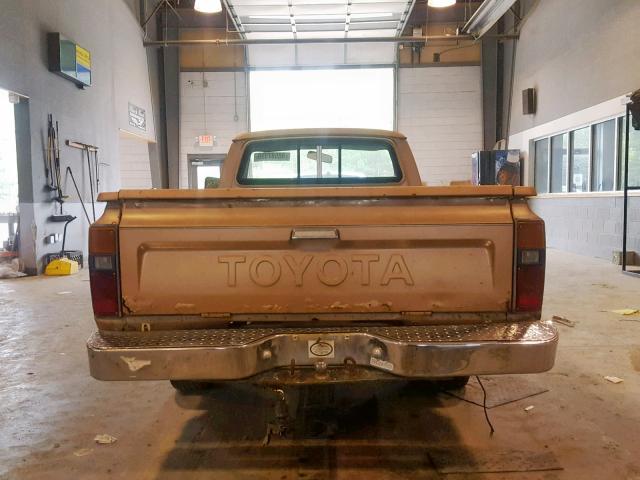 JT4RN44D4D1116072 - 1983 TOYOTA PICKUP 1/2 TAN photo 6