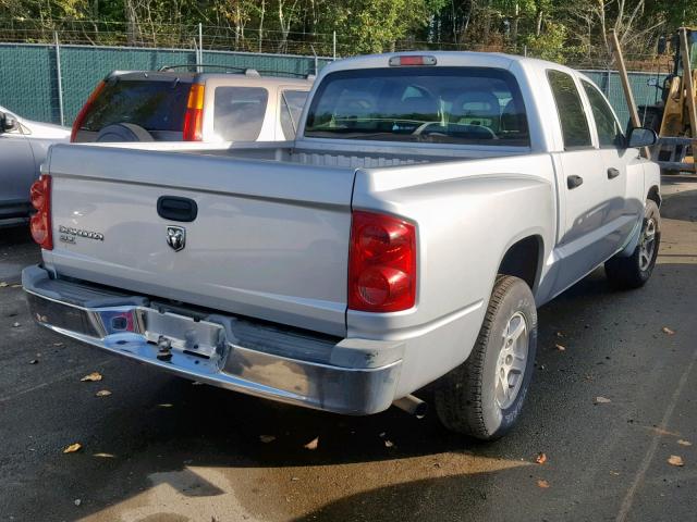 1D7HE48K45S314284 - 2005 DODGE DAKOTA QUA SILVER photo 4