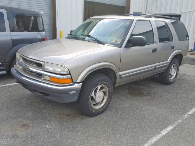 1GNDT13W7Y2133621 - 2000 CHEVROLET BLAZER BROWN photo 2