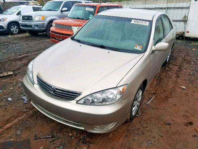 4T1BE30K15U510656 - 2005 TOYOTA CAMRY LE BEIGE photo 2