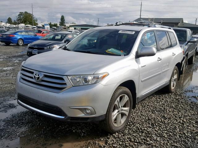 5TDDK3EH7DS204664 - 2013 TOYOTA HIGHLANDER SILVER photo 2