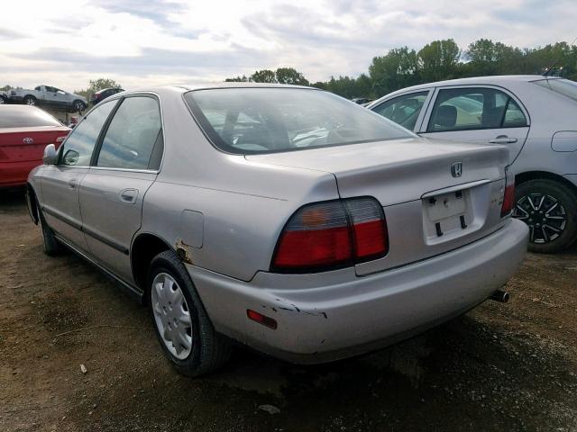 1HGCD5638TA296630 - 1996 HONDA ACCORD LX SILVER photo 3