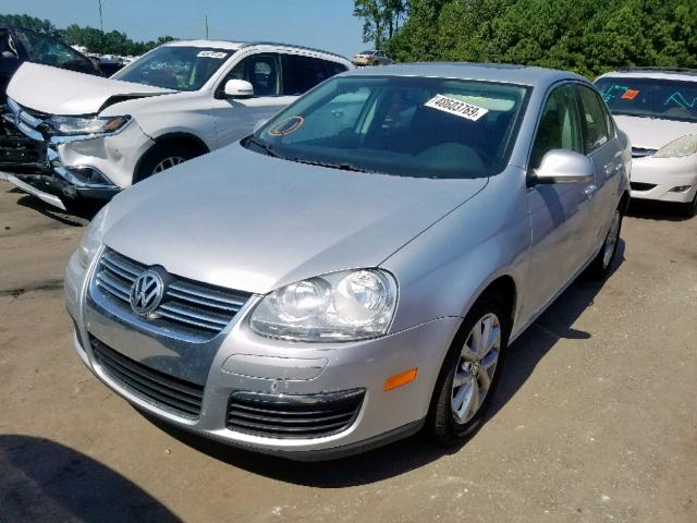 3VWRZ8AJ4AM051175 - 2010 VOLKSWAGEN JETTA SE SILVER photo 2