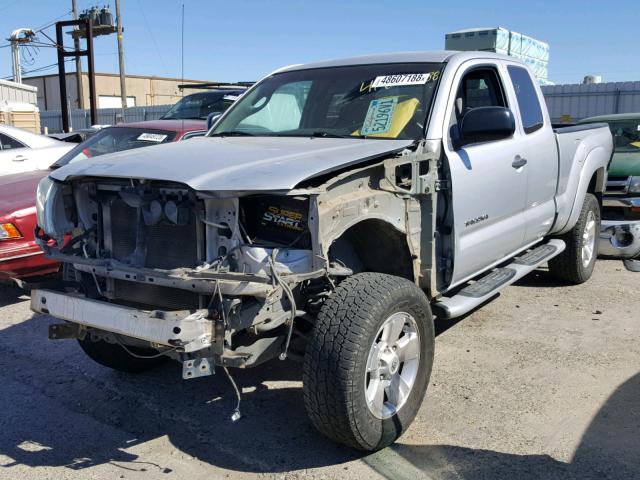 5TETX62N78Z517697 - 2008 TOYOTA TACOMA PRE SILVER photo 2