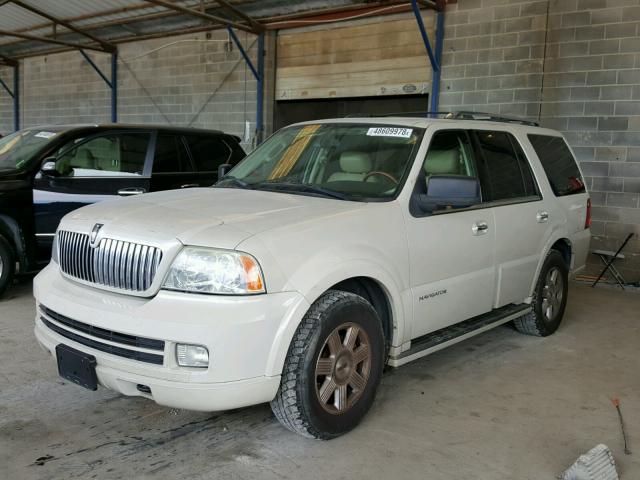 5LMFU285X6LJ28398 - 2006 LINCOLN NAVIGATOR თეთრი ფოტო 2