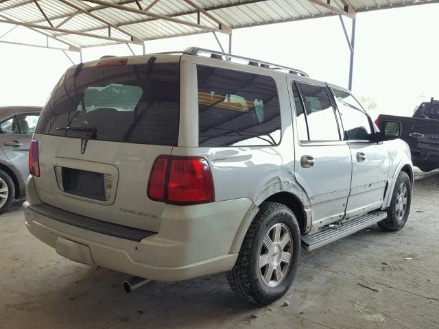 5LMFU285X6LJ28398 - 2006 LINCOLN NAVIGATOR თეთრი ფოტო 4