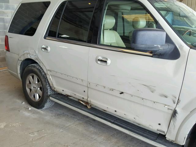 5LMFU285X6LJ28398 - 2006 LINCOLN NAVIGATOR თეთრი ფოტო 9