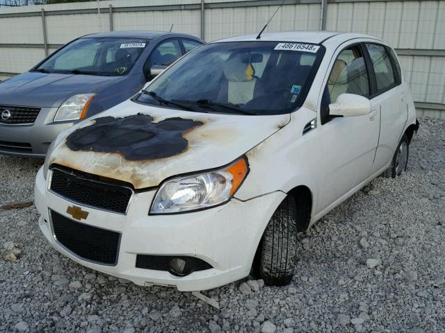 KL1TD6DE4BB147205 - 2011 CHEVROLET AVEO LS WHITE photo 2