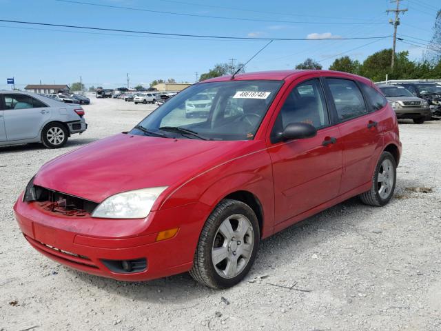 3FAFP37N15R130522 - 2005 FORD FOCUS ZX5 RED photo 2