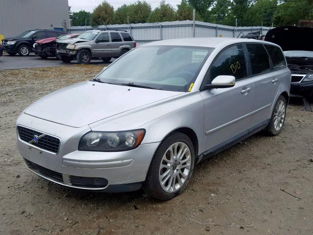 YV1MW382052066075 - 2005 VOLVO V50 2.4I SILVER photo 2