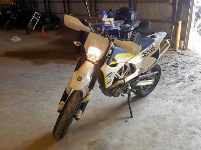 VBKUSV40XKM738613 - 2019 HUSQVARNA SUPERMOTO TWO TONE photo 2