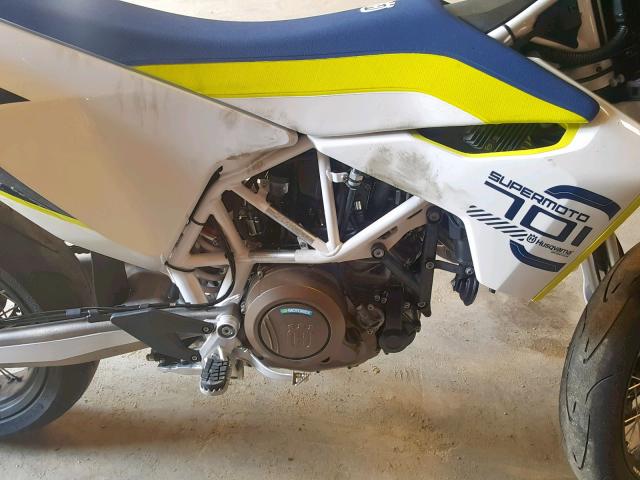 VBKUSV40XKM738613 - 2019 HUSQVARNA SUPERMOTO TWO TONE photo 7