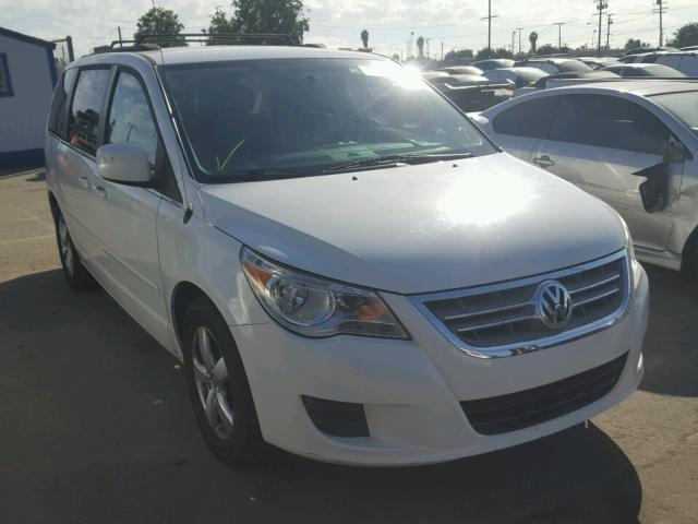 2V4RW3DG2BR625691 - 2011 VOLKSWAGEN ROUTAN SE WHITE photo 1