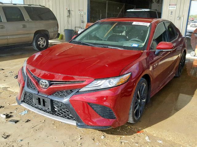 4T1B61HK5JU631528 - 2018 TOYOTA CAMRY XSE RED photo 2