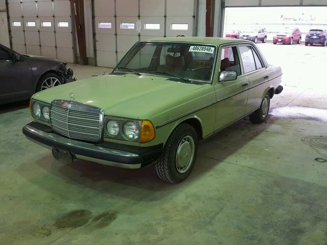 12312312042573 - 1977 MERCEDES-BENZ 240D GREEN photo 2